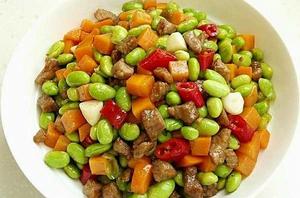 家常毛豆肉丁 家常毛豆肉丁