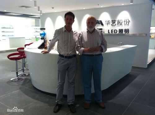 ING照明總經理和義大利設計合影