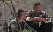 子彈頭髮型以及肚兜造型