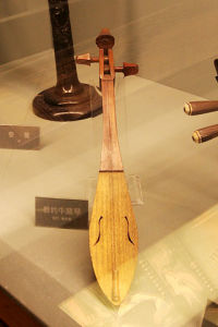 碧約牛腿琴 碧約牛腿琴