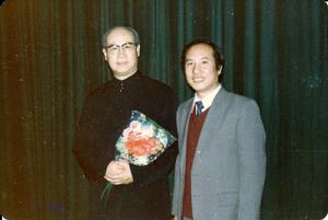 與恩師何順信先生(1986年吉祥劇院)
