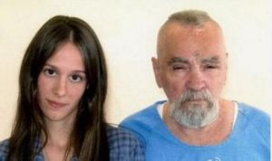 美女愛上殺人魔54歲年齡差獄中結婚