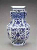 清乾隆青花折枝勾蓮六方貫耳瓶