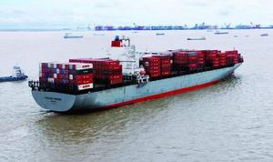 長江口航道內的大型貨輪