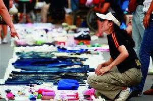 （圖）白領練攤族