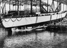 俾斯麥號建造下水