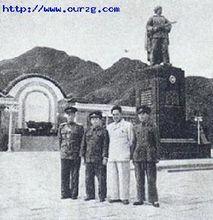 1958年，梁必業(左二)與朝鮮同志在檜倉