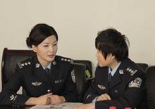 鍾小丹和人物原型王紅心在交談