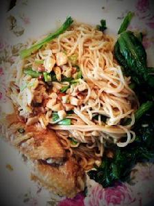 蒜香雞翅面 蒜香雞翅面