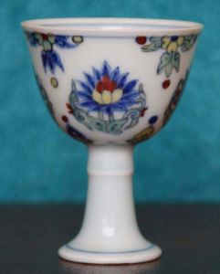 成化鬥彩寶相花竹節高足杯 成化鬥彩寶相花竹節高足杯