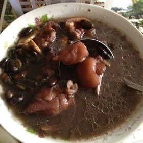 豬蹄煲黑豆 豬蹄煲黑豆