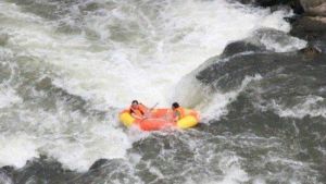 白龍峽漂流 白龍峽漂流