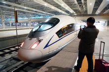 G1202次列車在上海虹橋站