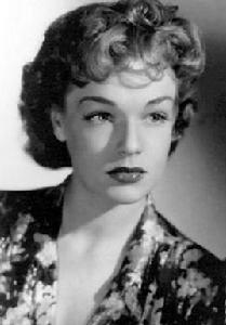 西蒙涅·西妮奧萊 西蒙涅·西妮奧萊