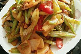 芹菜葉炒土豆片 芹菜葉炒土豆片