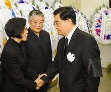 胡錦濤同志向呂正操親屬表示慰問