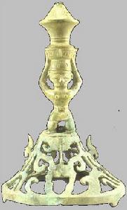 青銅喇叭座頂尊人像 青銅喇叭座頂尊人像