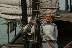 張桐演繹一代儒商“意氣風發”