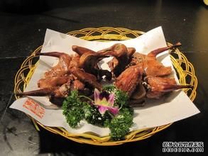 南乳吊燒鴿 南乳吊燒鴿