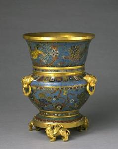 掐絲琺瑯八獅紋三環尊 掐絲琺瑯八獅紋三環尊