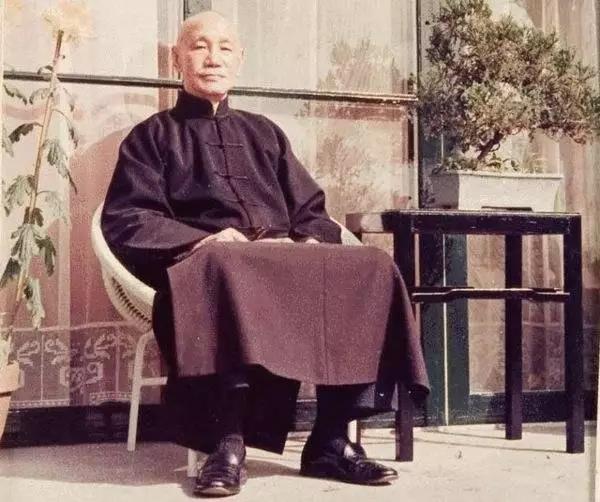 蔣介石逝世當晚的奇怪天象，是巧合還是迷信?