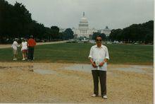 聞仲權赴美講學期間在華盛頓國會廣場
