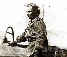 莉莉婭&middot;利特維亞克身穿飛行服