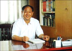 總經理：施越群