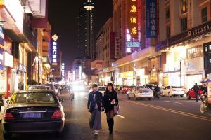 東莞厚街的商業街康樂南路