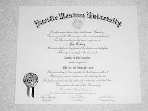 唐駿出示的西太平洋大學博士學位證書照片