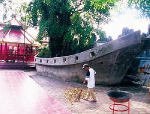 （圖）印尼的三寶壟三寶廟內仿製的鄭和寶船