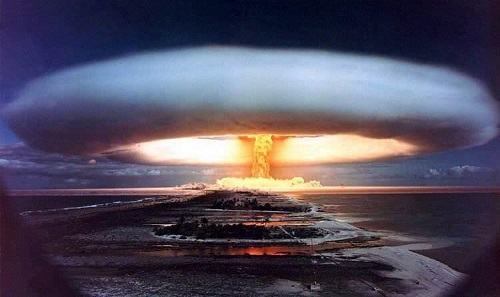 核子彈爆炸產生的蘑菇雲