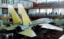 1976年第一架原型機T-10-1開始製造
