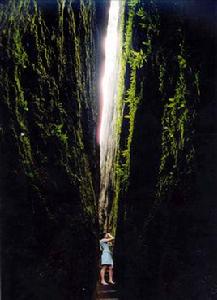 一線天[山峰中常見景觀]