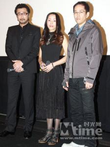 大冢明夫、田中敦子與導演神山健治（從左至右