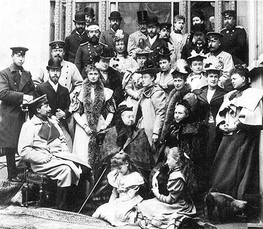 維多利亞女王:近親通婚導致子女多病,曾與男僕秘密結婚 維多利亞女王:近親通婚導致子女多病,曾與男僕秘密結婚