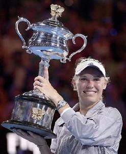 卡洛琳·沃茲尼亞奇 卡洛琳·沃茲尼亞奇