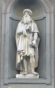 義大利佛羅倫斯烏菲茲美術館外的達文西雕像