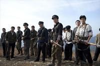 《到炮火中去》