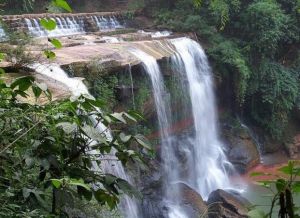 四洞溝瀑布群 四洞溝瀑布群