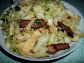 臘肉炒包菜 臘肉炒包菜