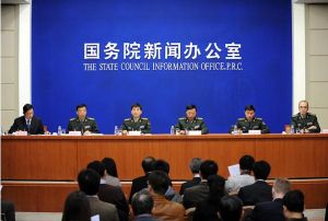 國防部新聞事務局局長、國防部新聞發言人耿雁生大校等介紹《2010年中國的國防》白皮書，並答記者問。軍事專家、軍事科學院研究員陳舟作了解讀。