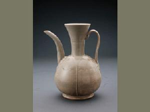 五代越窯青釉瓜棱執壺 五代越窯青釉瓜棱執壺