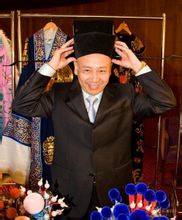 表演時的孟廣祿