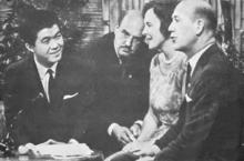 1964年的坂本九（左）