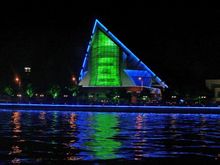 夜幕下的星海音樂廳