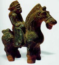 綠釉陶騎馬人哨 綠釉陶騎馬人哨