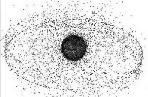 圖片中每一個圓點表示在低地軌道運行的直徑超過10厘米的少量已知太空垃圾