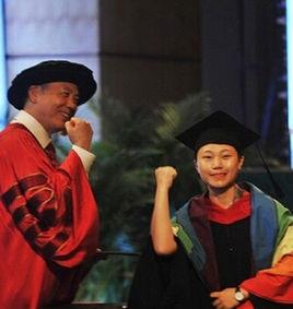 女生畢業禮宣布出櫃 女生畢業禮宣布出櫃