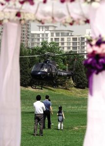 北京城首次用“小松鼠”直升機迎親
